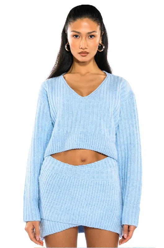 MADE YOU LOOK V NECK CROP SWEATER